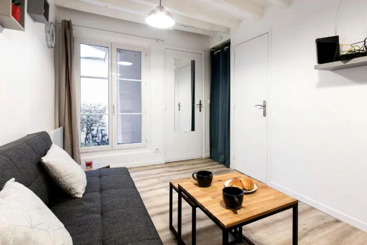 Refurbished Central Paris Flat by GuestReady