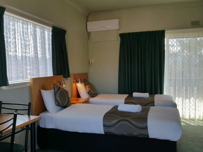 Halfway Motel, Eden