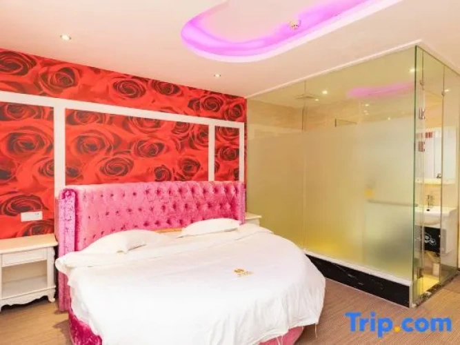 Standard Double room with street view