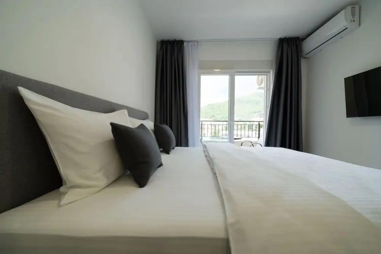 Standard Double room with balcony and with city view