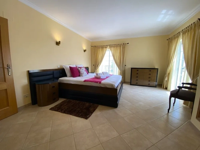 4 Bedrooms Villa with balcony