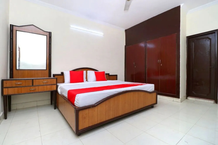 Oyo 24326 Ab Hotel