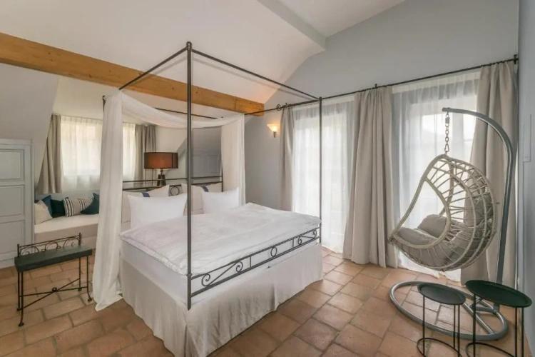 Deluxe Family Suite