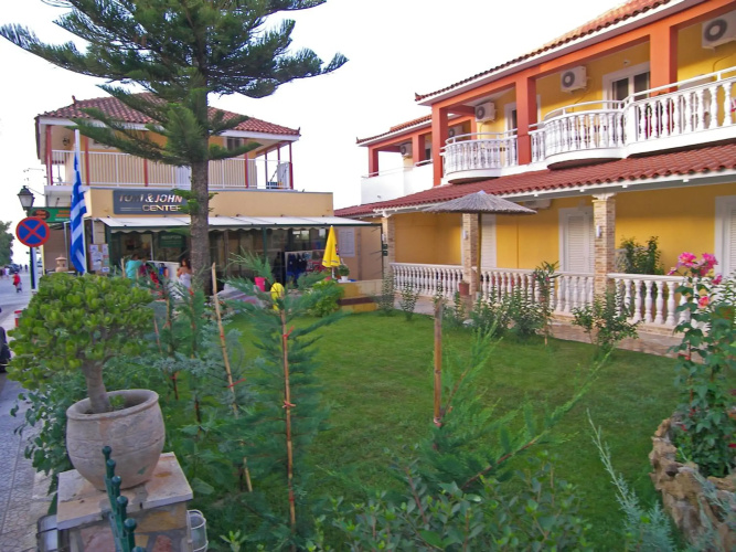 Tom & John Apartments