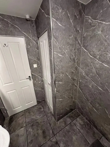 2br-sleeps4-freeparking-wifi-smarttvs