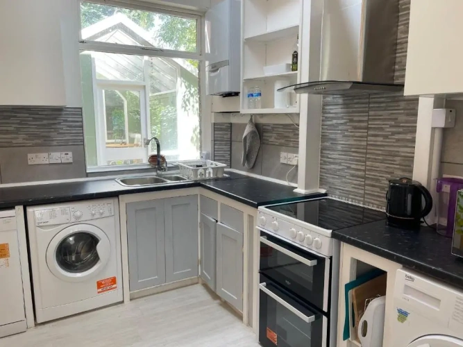 3 Bedrooms Cottage