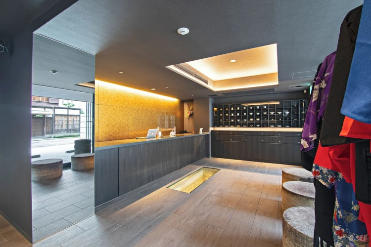 Hotel Ninja Black