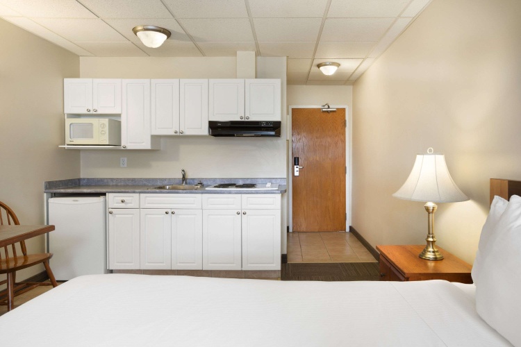 Days Inn by Wyndham Hinton photo 14