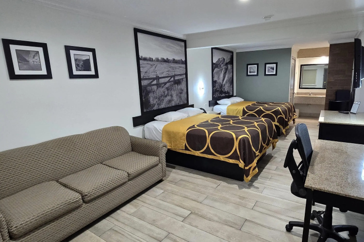 Super 8 Wyndham McAllen Downtown- City Center-Plaza Mall-Airport