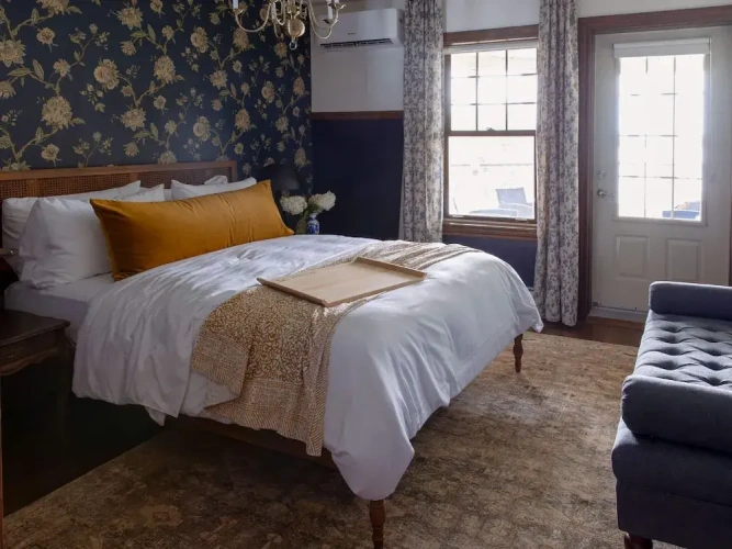 1 Bedroom Grand Suite with balcony and with lake view