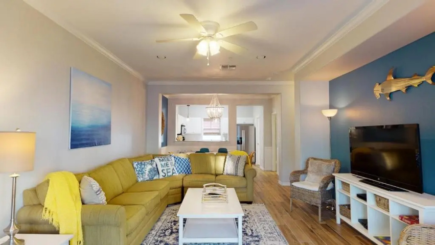 MC18 Upscale Condo, Shared Pool, Close to Beach