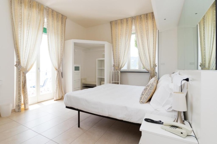 Deluxe Double room with balcony and with sea view