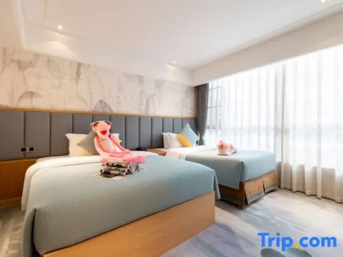 Deluxe Family Suite with garden view