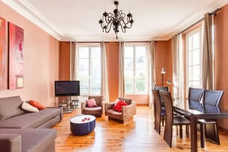 Flat On St.honore Square