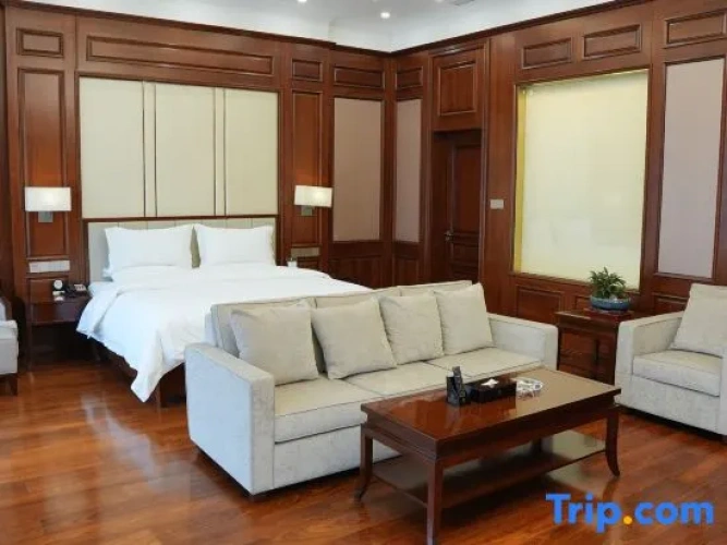 Deluxe Studio with balcony and with garden view