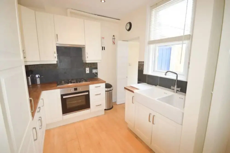 Spacious 3 Bedroom Home in Bath