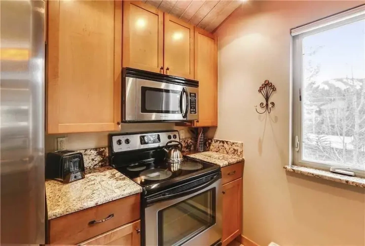 5 Bedrooms Apartment