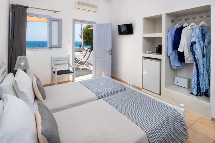 Standard Twin room with sea view