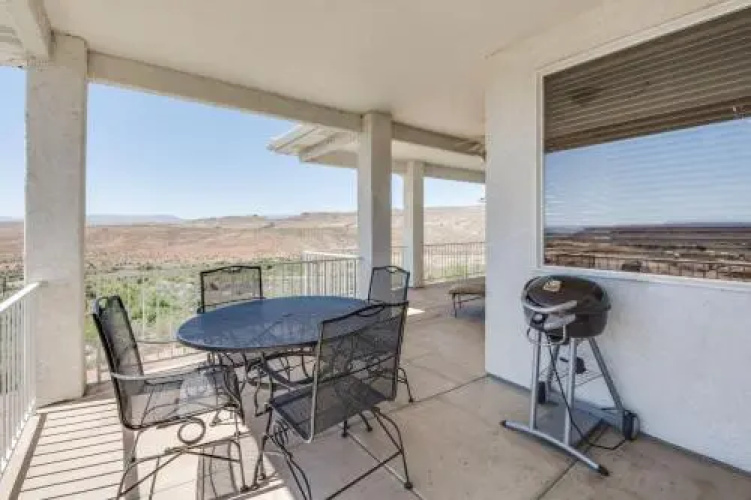 3BD/2B Sunset Views in the Desert
