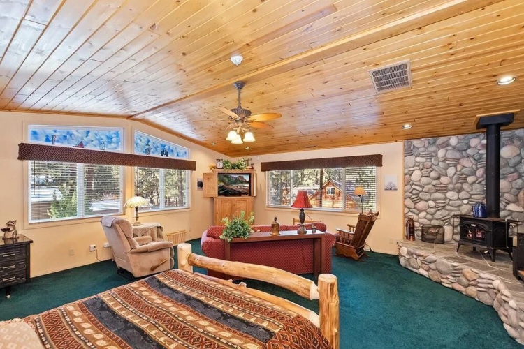 020 - Summit Haus