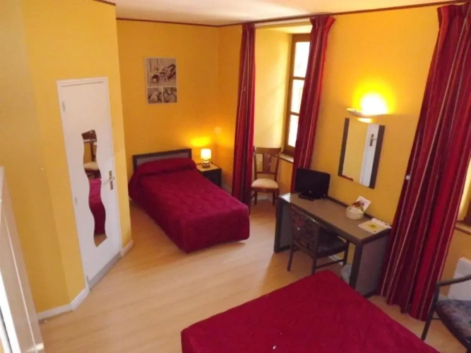 Standard Triple room with land view