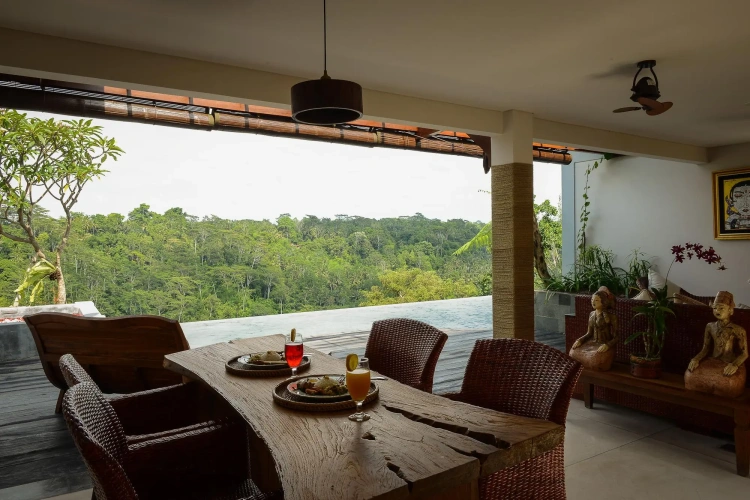 2 Bedrooms Villa