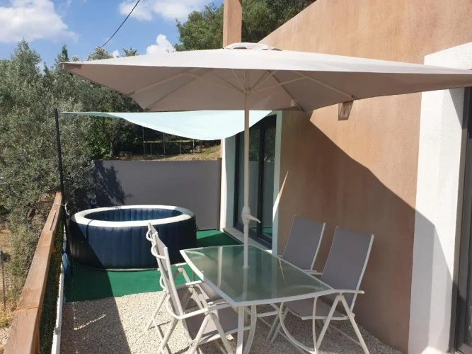 2 Bedrooms Cottage
