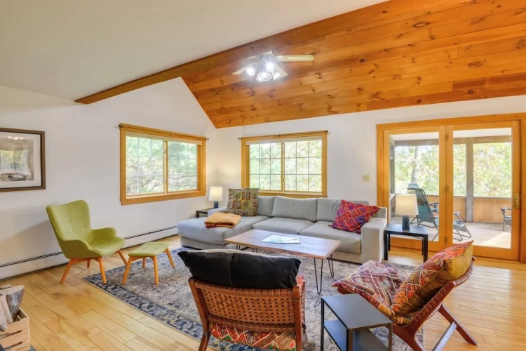 4 Bedrooms Cottage
