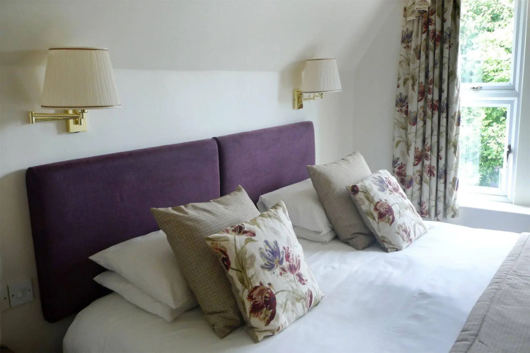 Ascot House Hotel