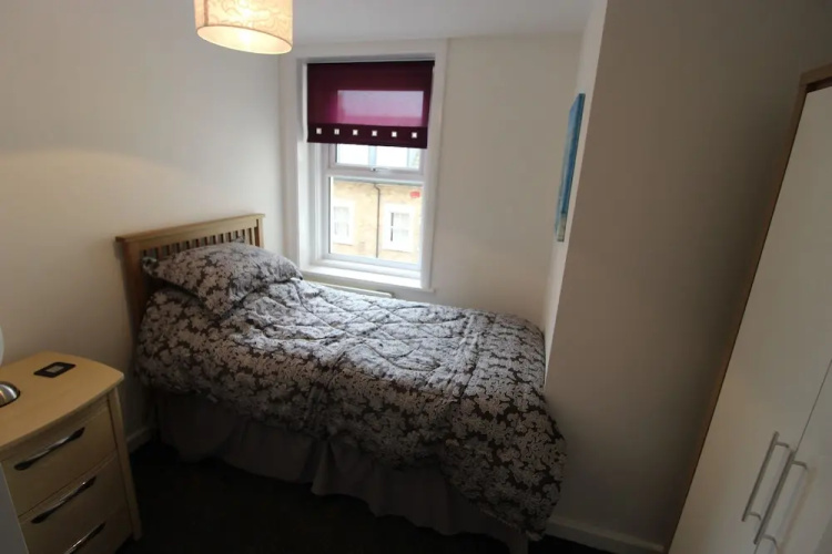 Flat 1 Palm Court