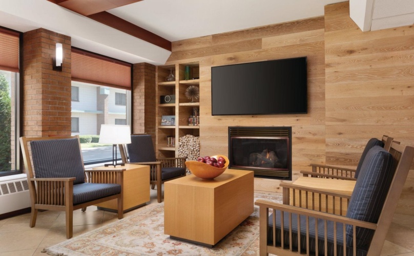 Country Inn & Suites by Radisson, Traverse City, MI photo 9