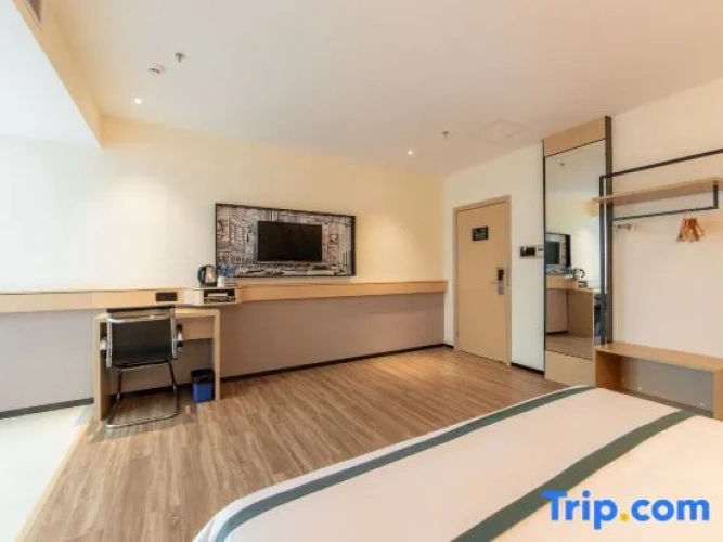 Standard Double room with city view