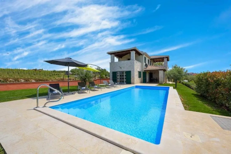 3 Bedrooms Villa