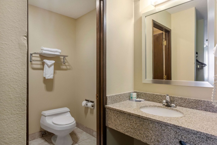 Quality Inn photo 11