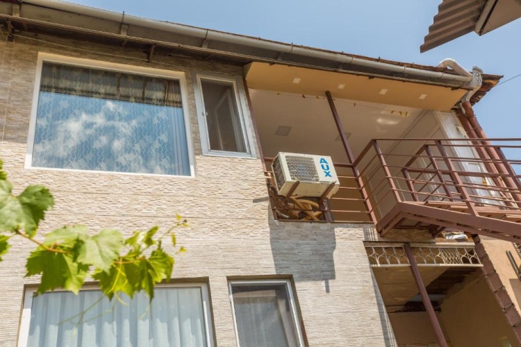 Standard Triple room with city view
