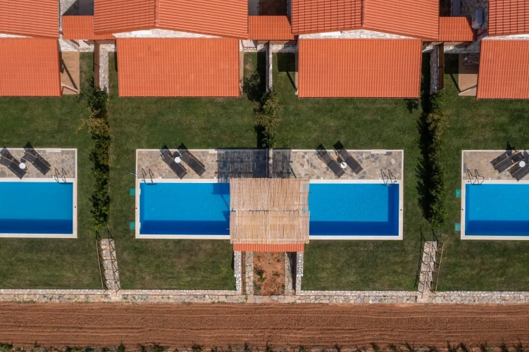 2 Bedrooms Villa