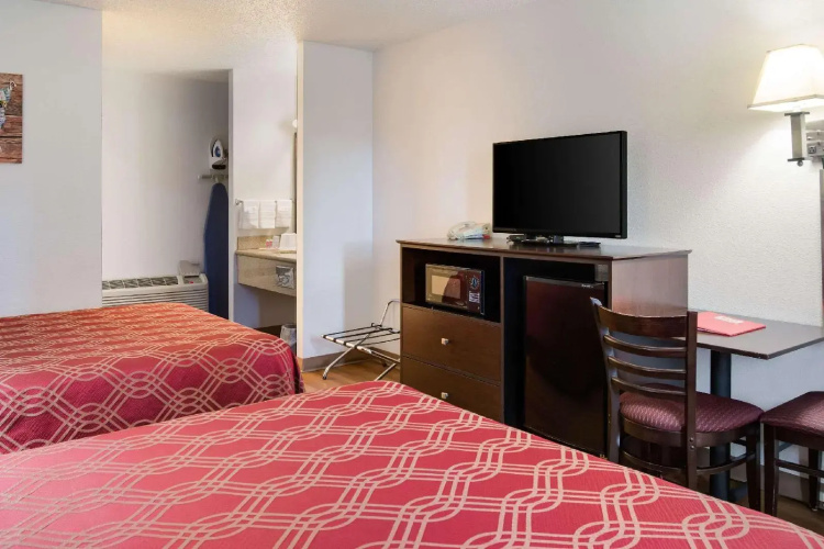 Bend Inn & Suites