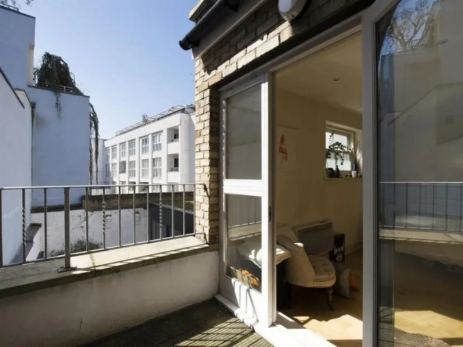 83 Goswell Apartment