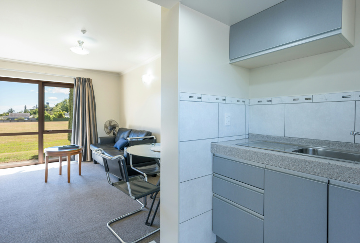 Admirals Motor Inn