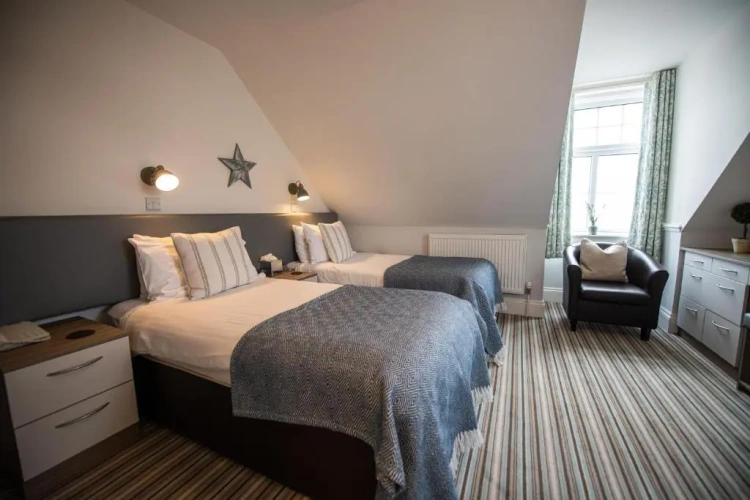 Standard Twin room with sea view