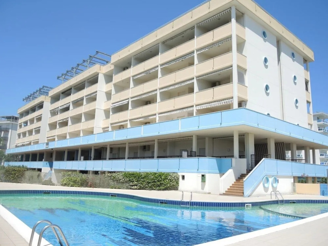 Comfortable Apartment With Pool