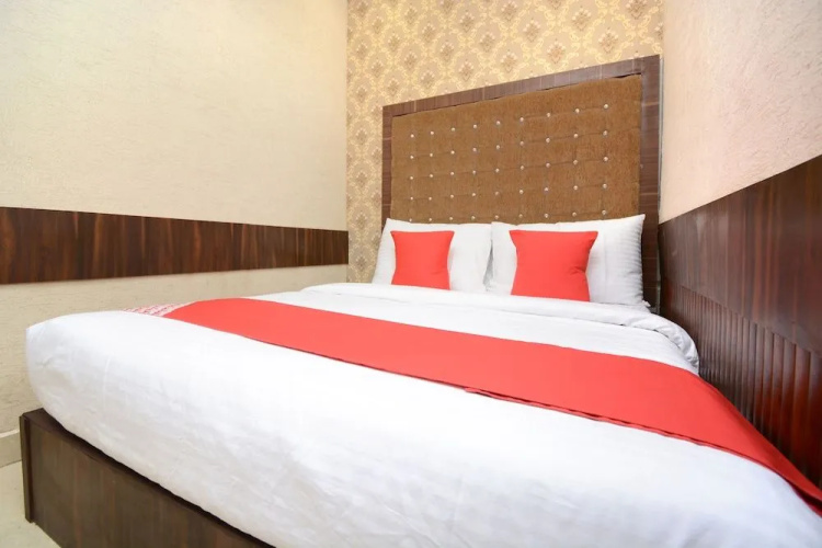 Collection O Hotel Platinum Inn And Suites