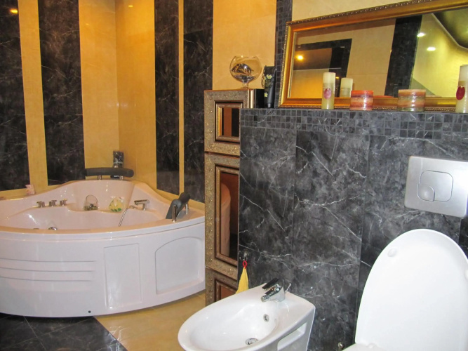 5-room jacuzzi apartment