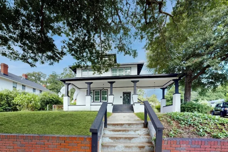 5 Bedrooms Cottage