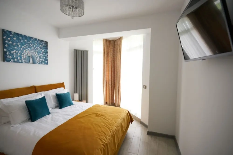 Apartment with balcony