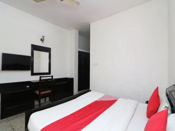 OYO 26825 Corbett Inn