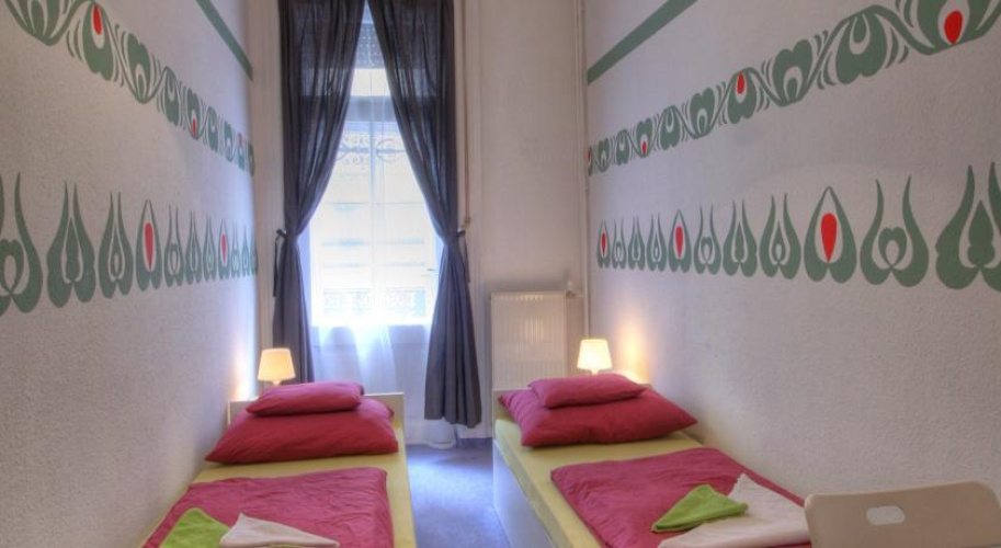 Opera Guesthouse & apartments