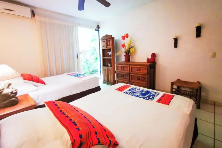 Cozy stay Tropical Vibes near Beach