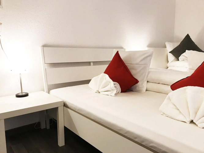 INSIDE FIVE City Apartments