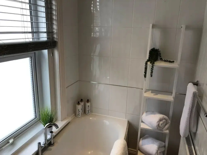 Apartmentsleeps6-balcony-freep-whiterabbitretreat